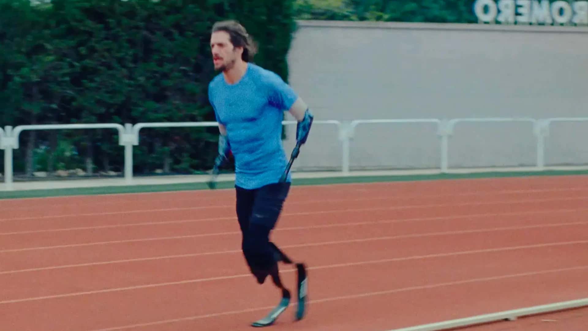 Thumbnail of Davide running on a track with his prosthetic leg