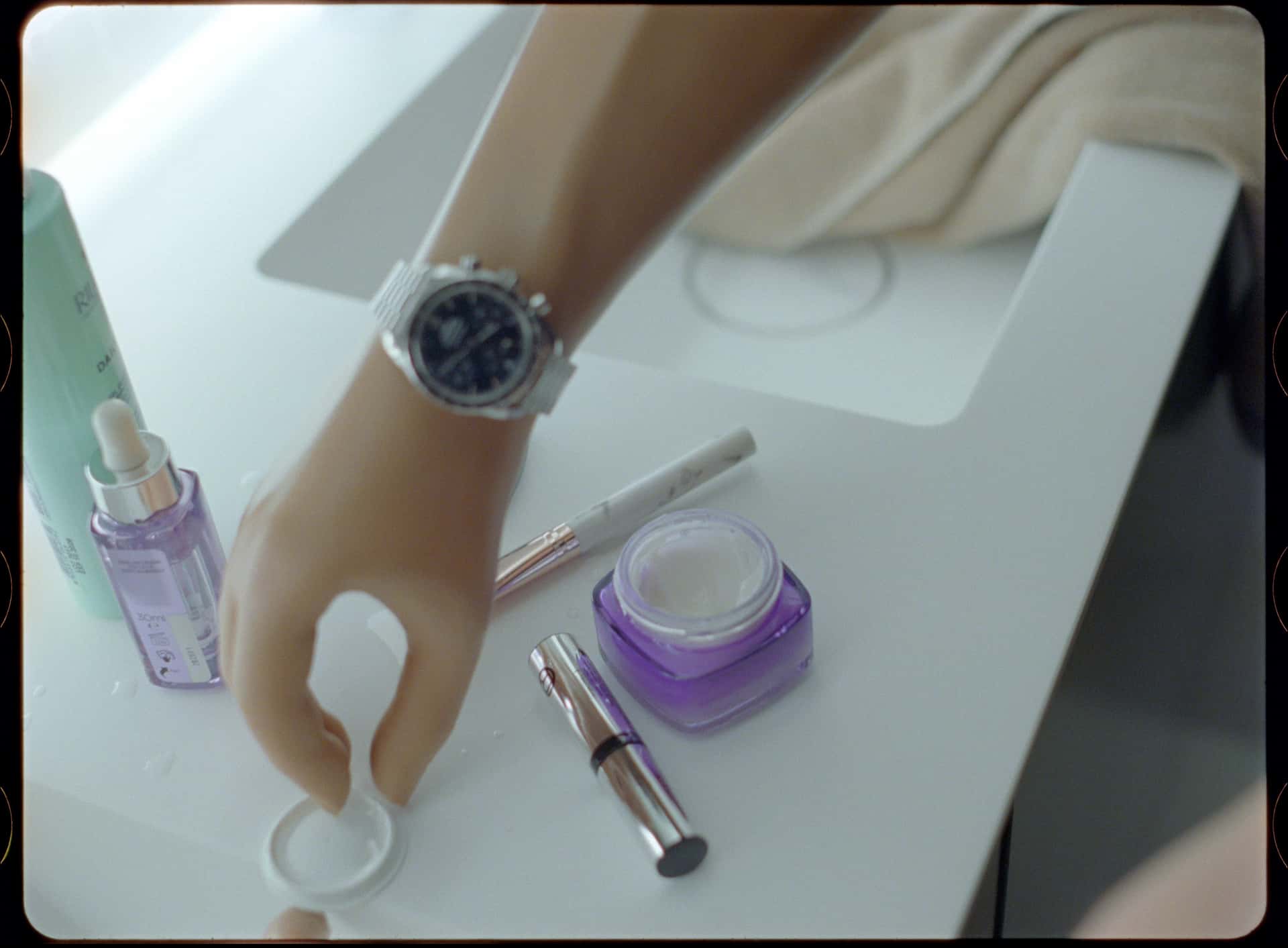Bebe picking up makeup