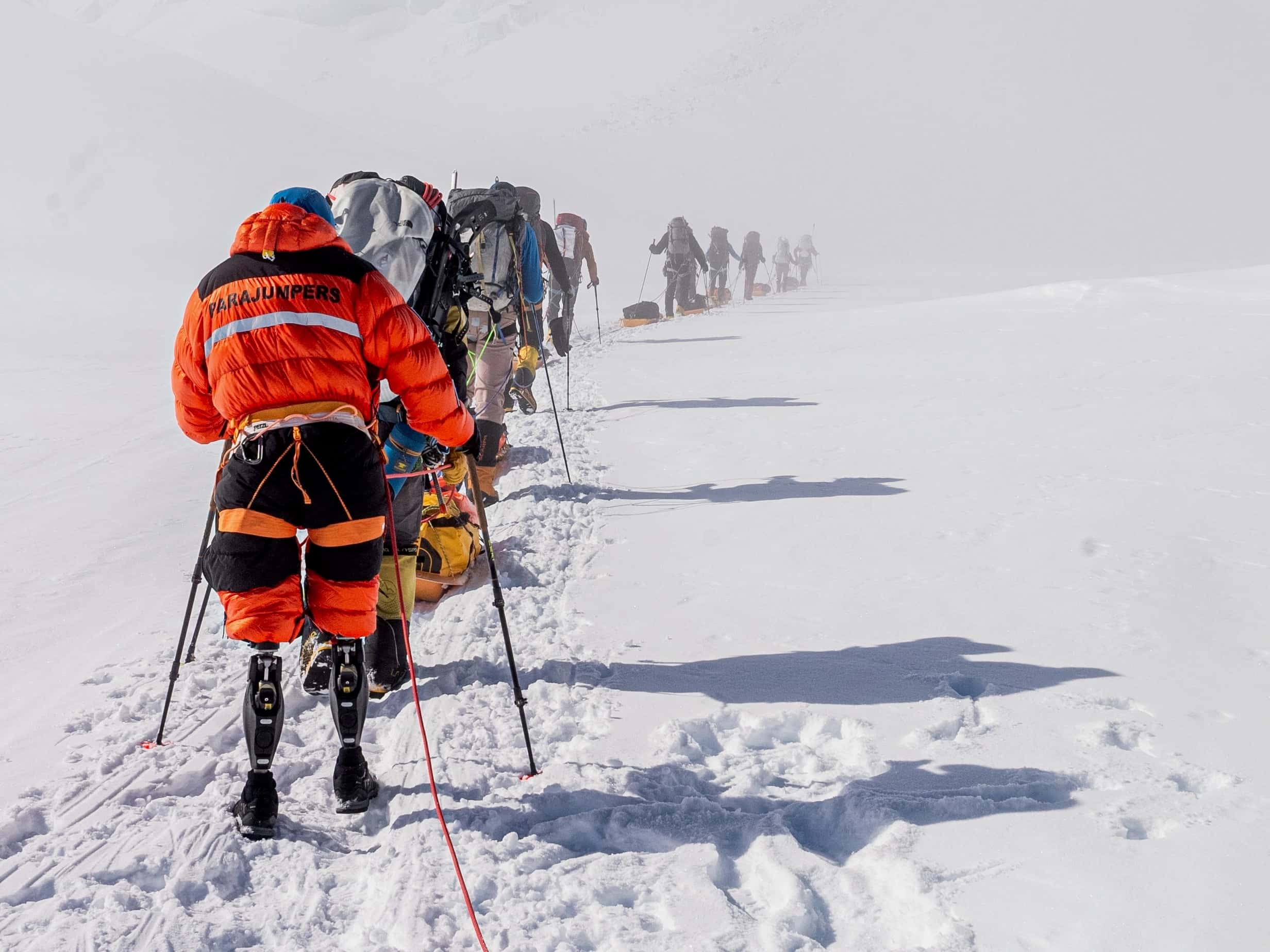 Hari with a line of people on a mountain